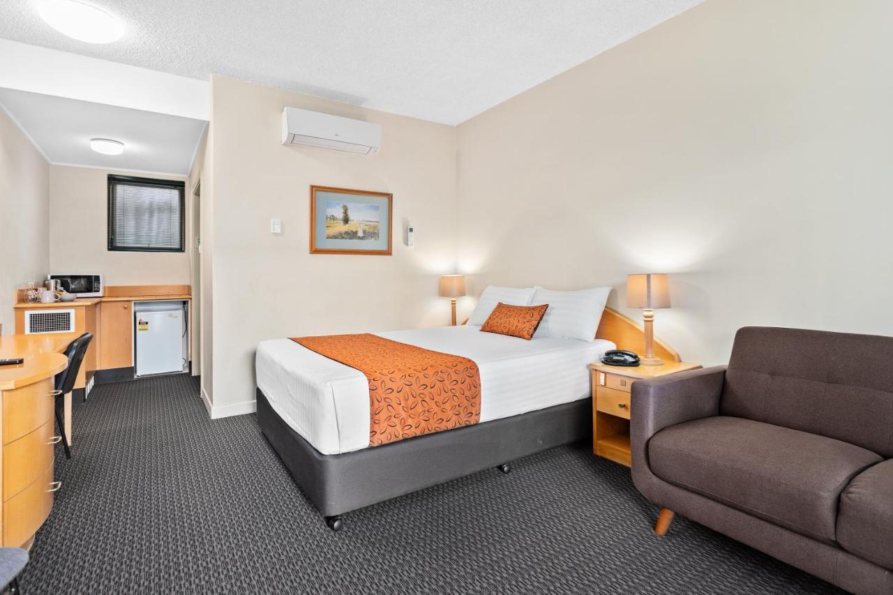 Park Motor Inn Тувумба Экстерьер фото