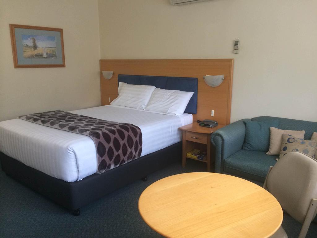 Park Motor Inn Тувумба Номер фото
