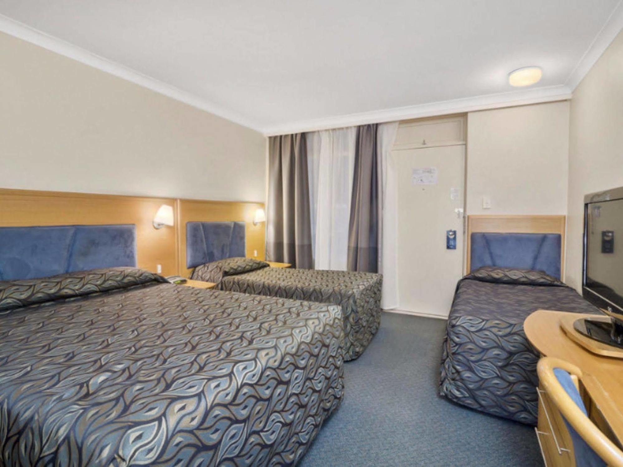Park Motor Inn Тувумба Экстерьер фото
