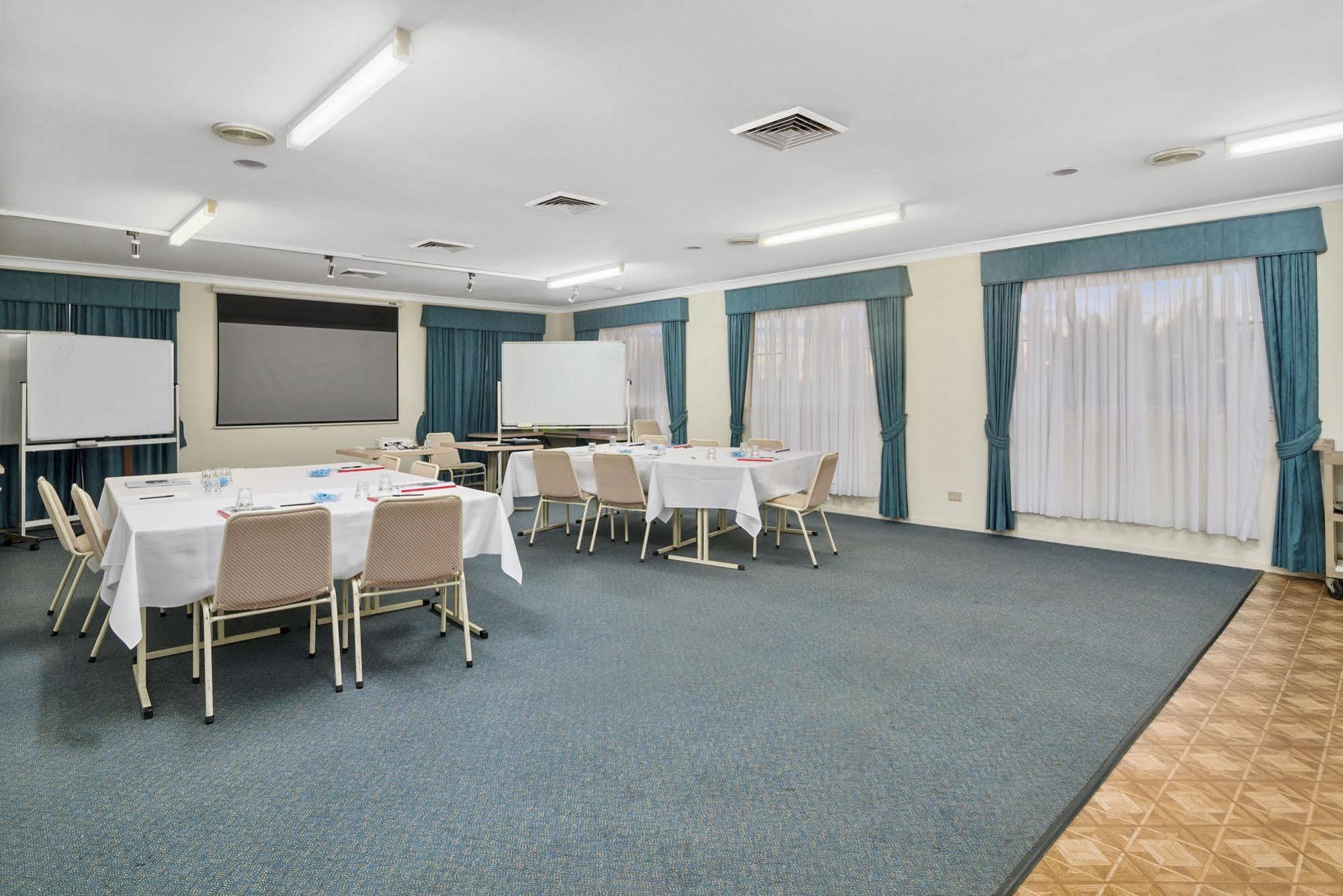 Park Motor Inn Тувумба Экстерьер фото