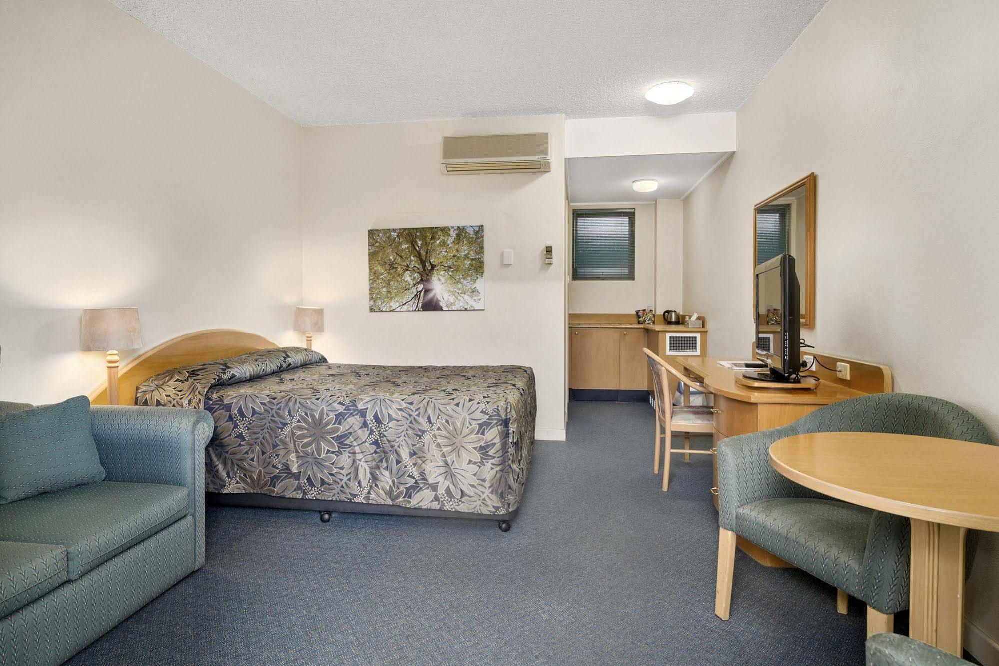 Park Motor Inn Тувумба Экстерьер фото