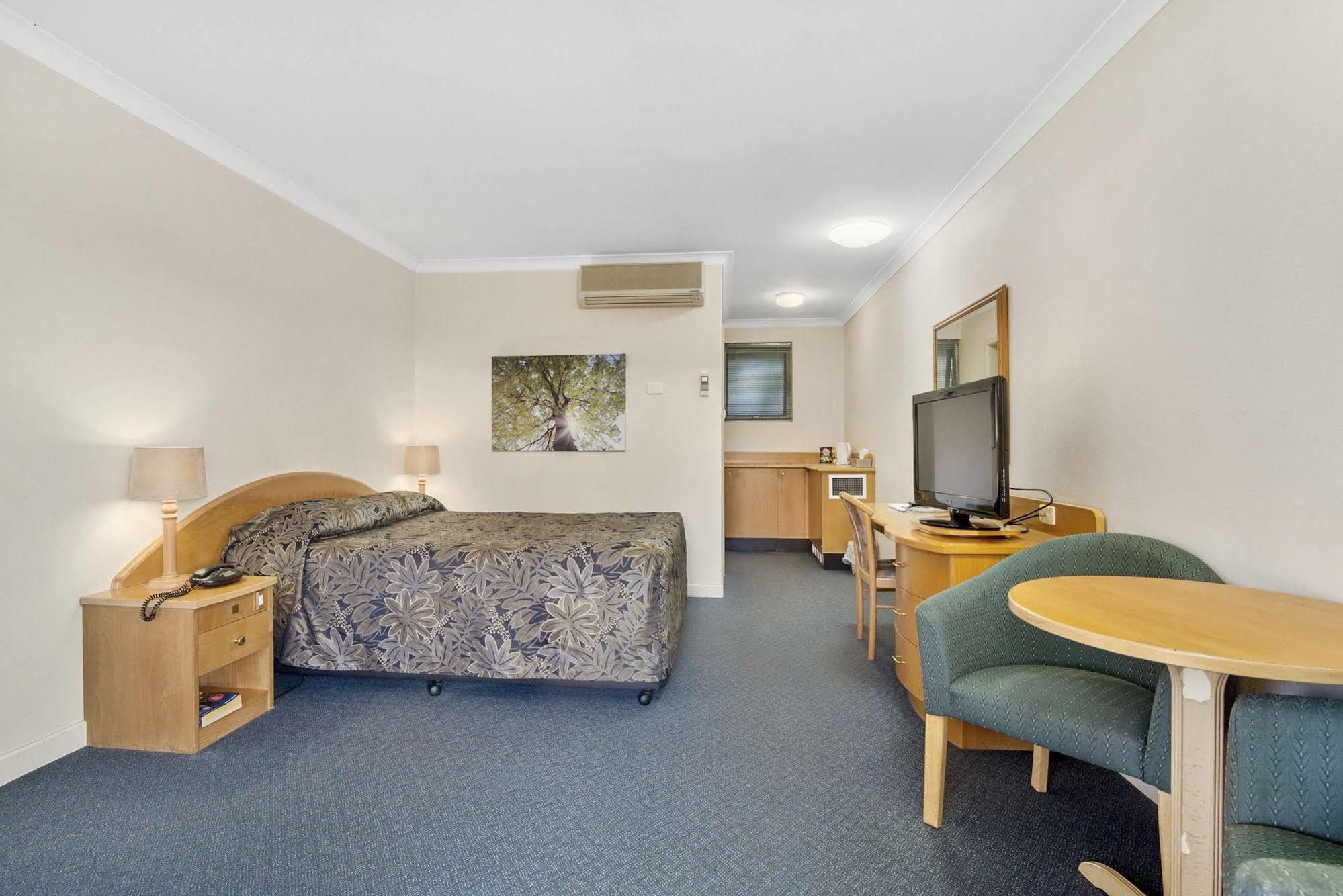 Park Motor Inn Тувумба Экстерьер фото
