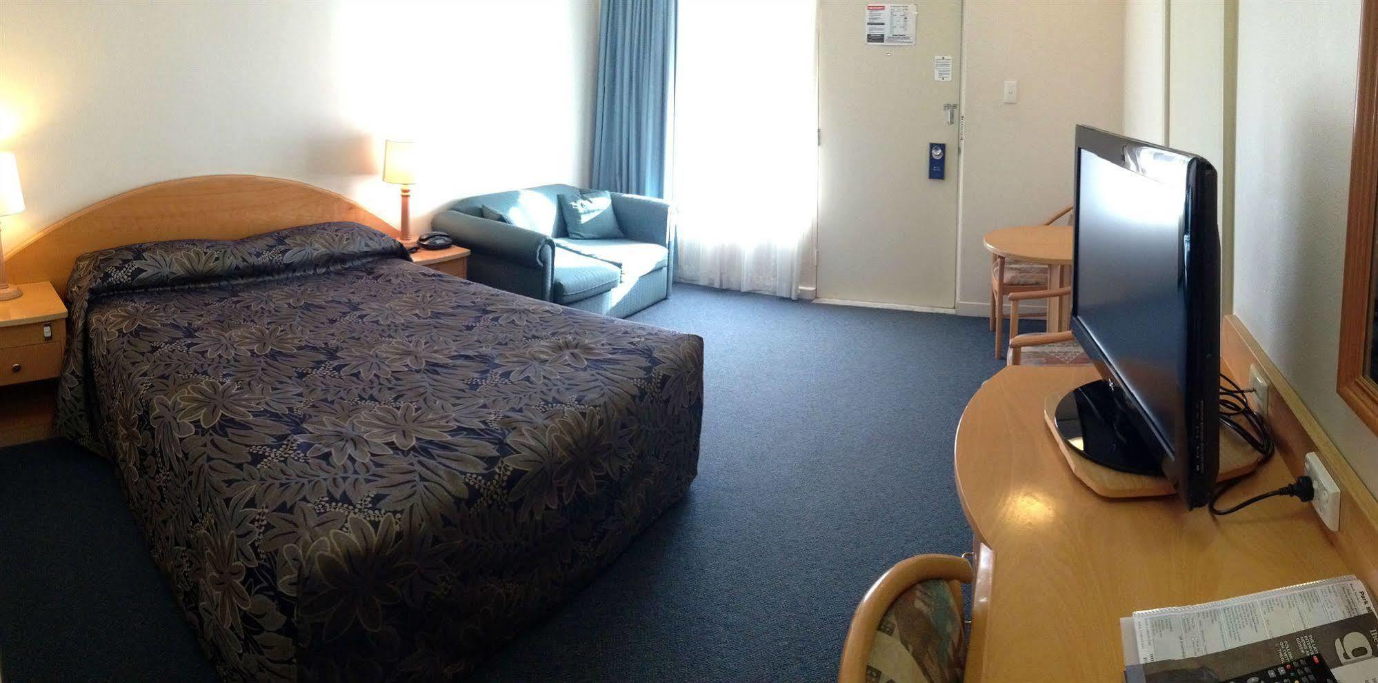 Park Motor Inn Тувумба Экстерьер фото